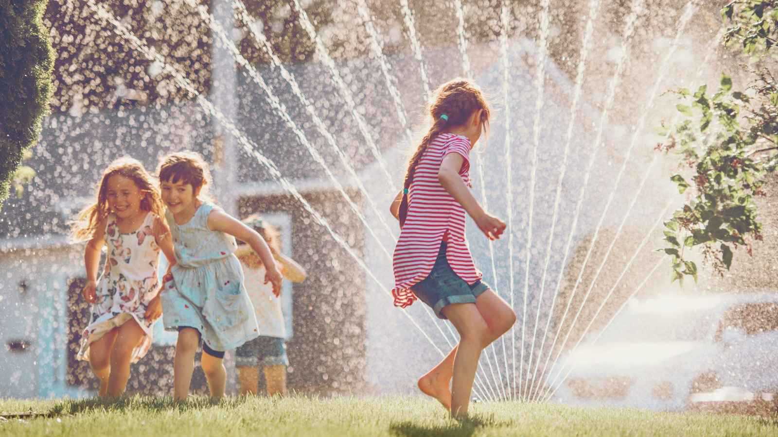 في حرّ الصيف.. كيف تحمي طفلك من الجفاف؟