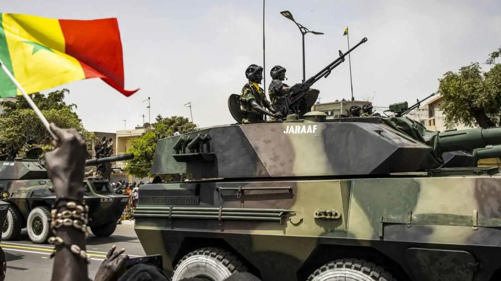 أسلحتها تغزو القارة.. الصين ترسخ نفسها "بديلًا أمنيًا" لأفريقيا