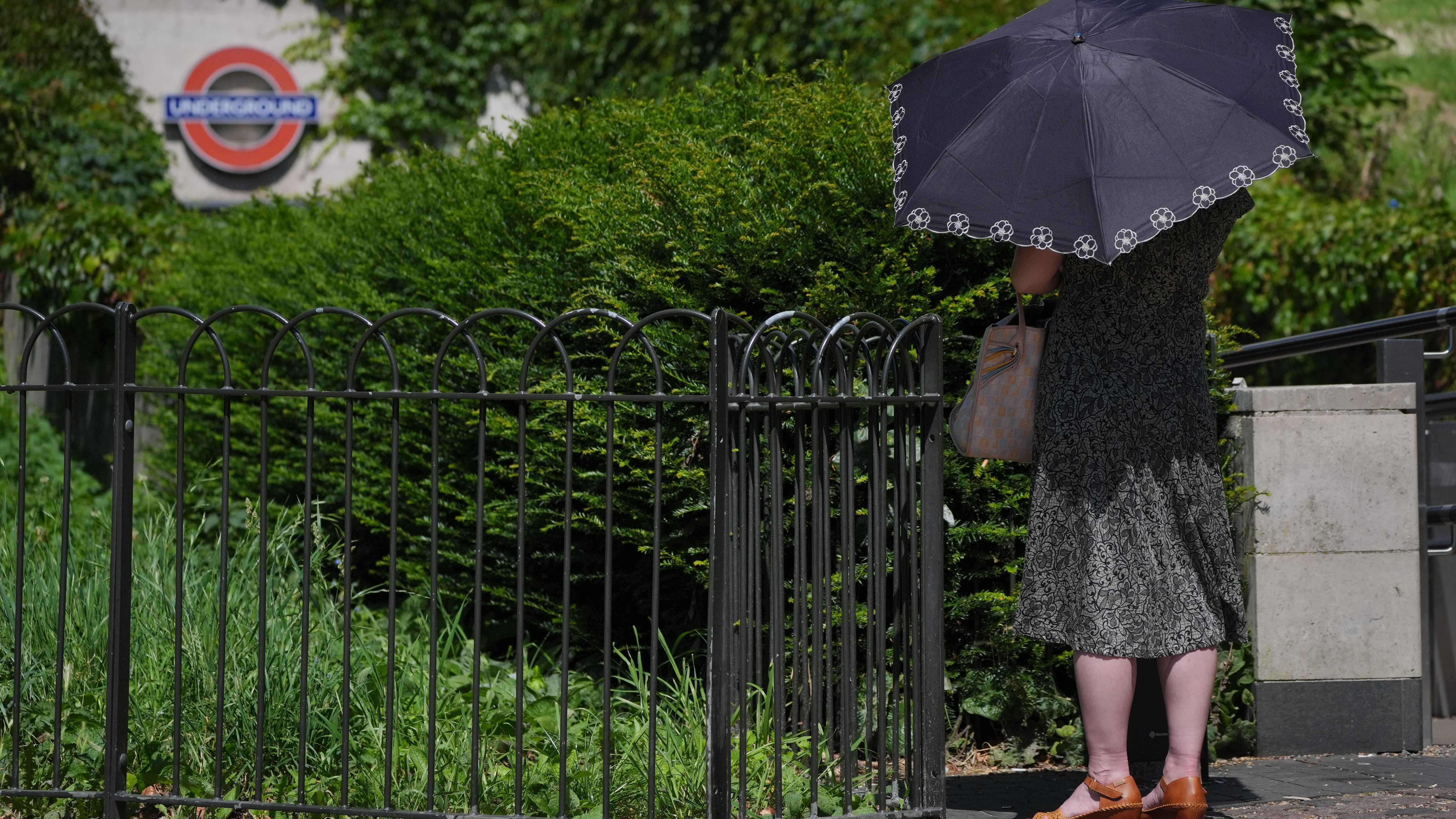 مناخ بريطانيا يزداد حراً ومطراً