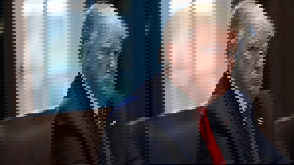 "فيسبوك" تعلق حساب دونالد ترامب مدة عامين