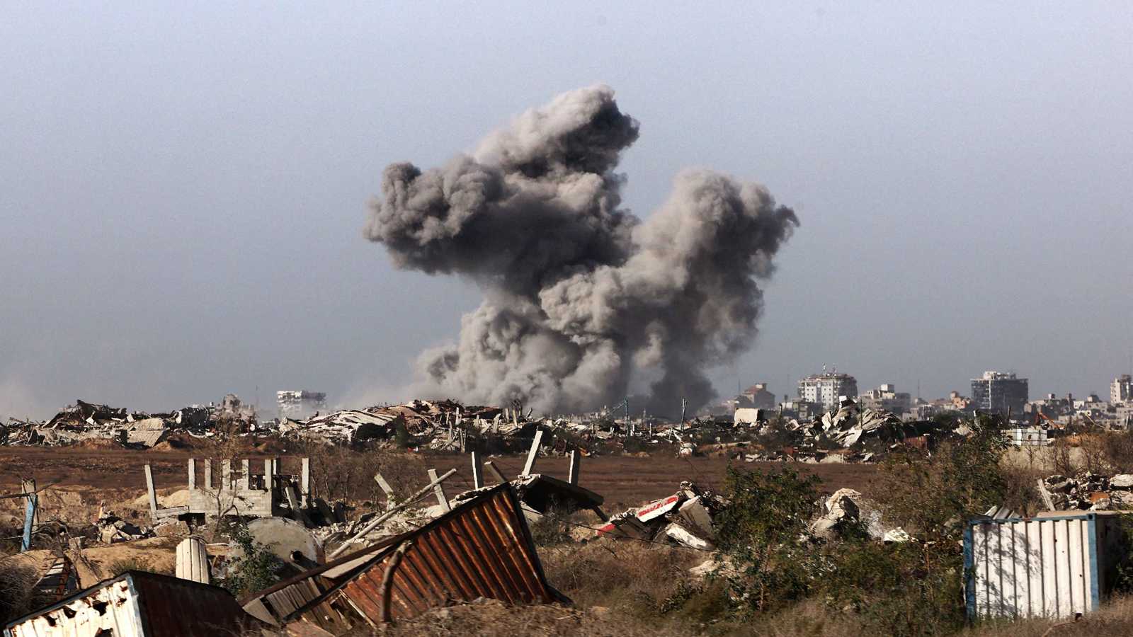 إسرائيل تدخل عامها الثالث بالحرب على غزة بالعربات المفخخة والأحزمة النارية