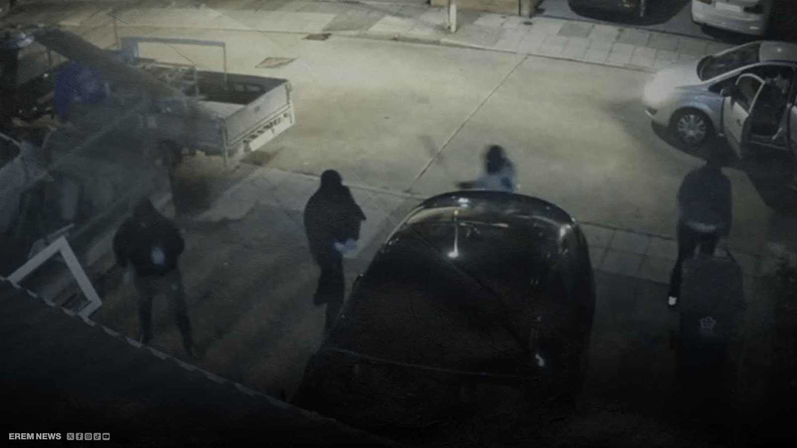 بسبب خلاف عابر.. ملثمون يزرعون الرعب في حيّ سكني ويحطمون سيارة فاخرة (فيديو إرم)