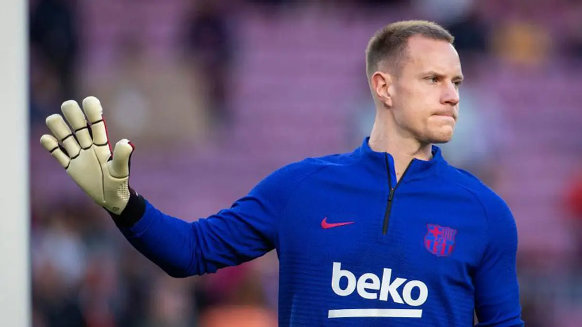 الكشف عن تفاصيل العقد الجديد للحارس تير شتيغن مع نادي برشلونة