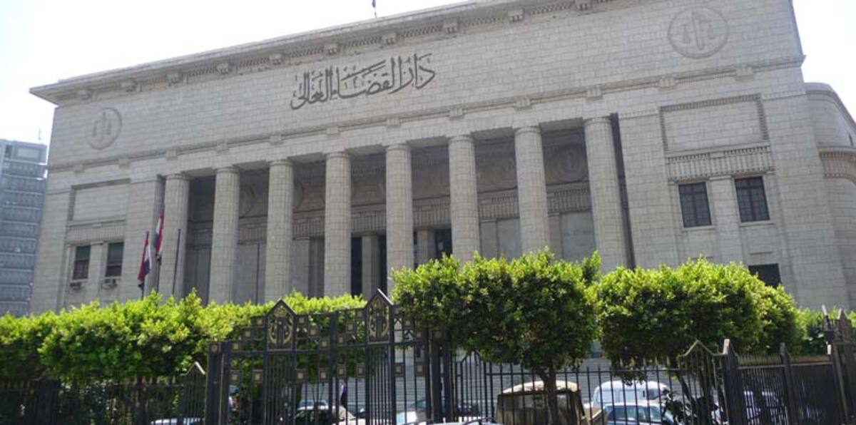 محتجون يقتحمون محكمة بالقاهرة ويحطمون مكاتب النيابة