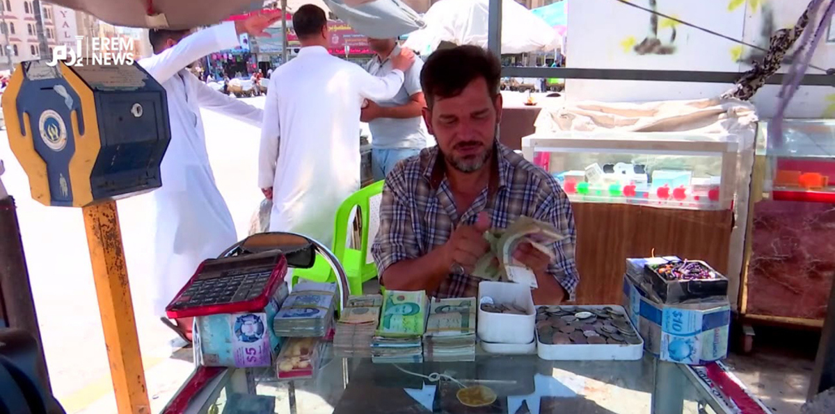 دخان قنصلية البصرة يظهر تآكل نفوذ إيران في العراق (فيديو)