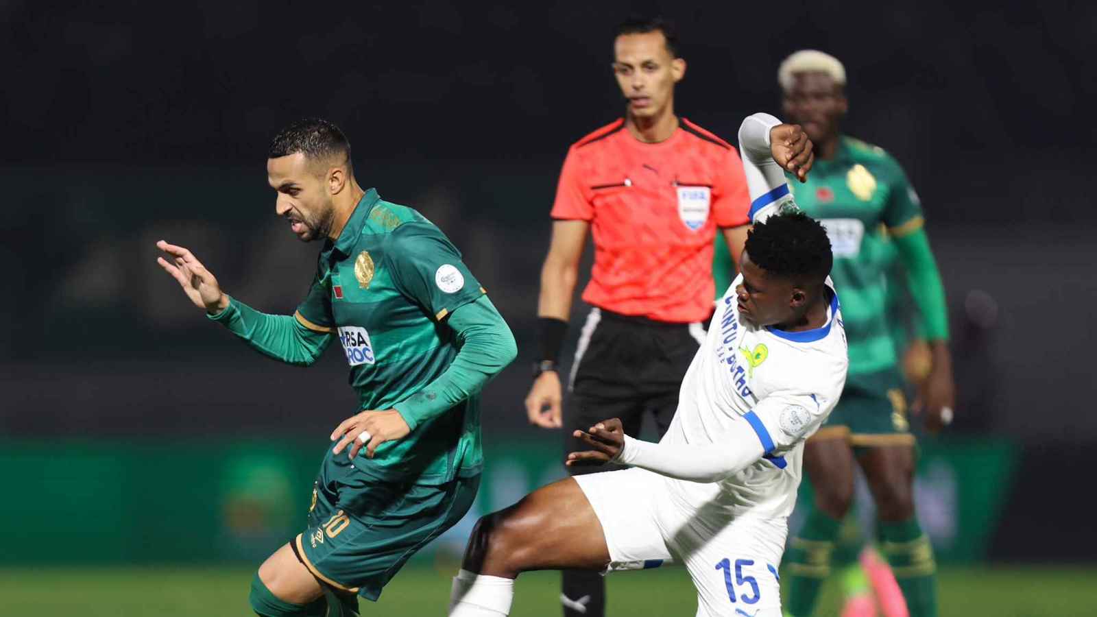 الجماهير طالبته بالتنحي.. رئيس الرجاء المغربي يلوّح بالاستقالة بعد تردي الأوضاع