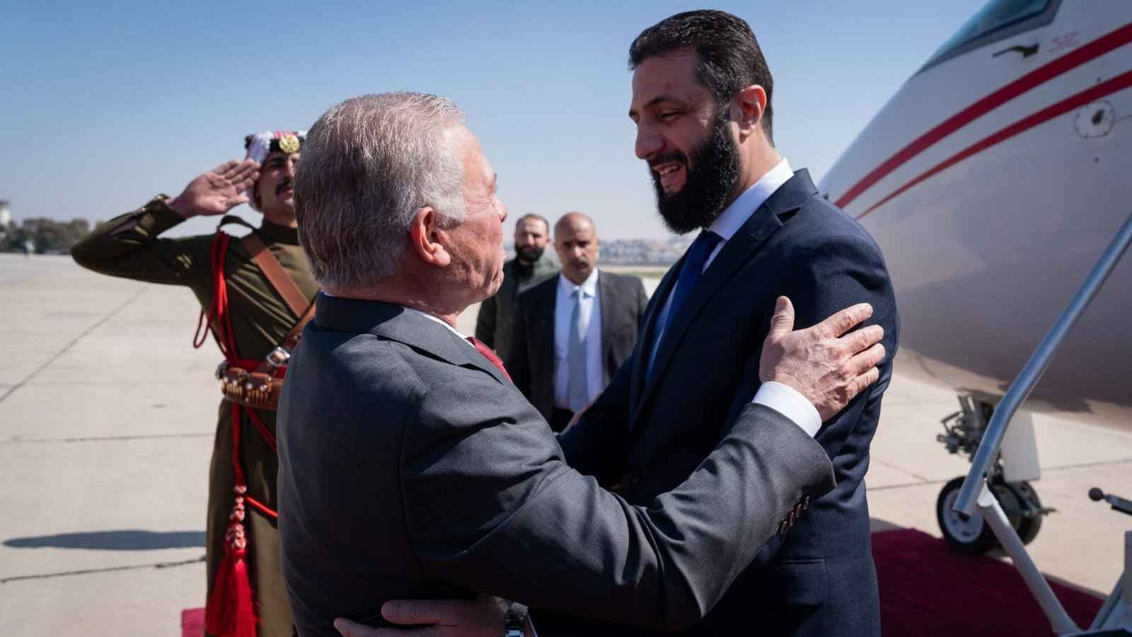 ملك الأردن يستقبل أحمد الشرع في عمان (صور)