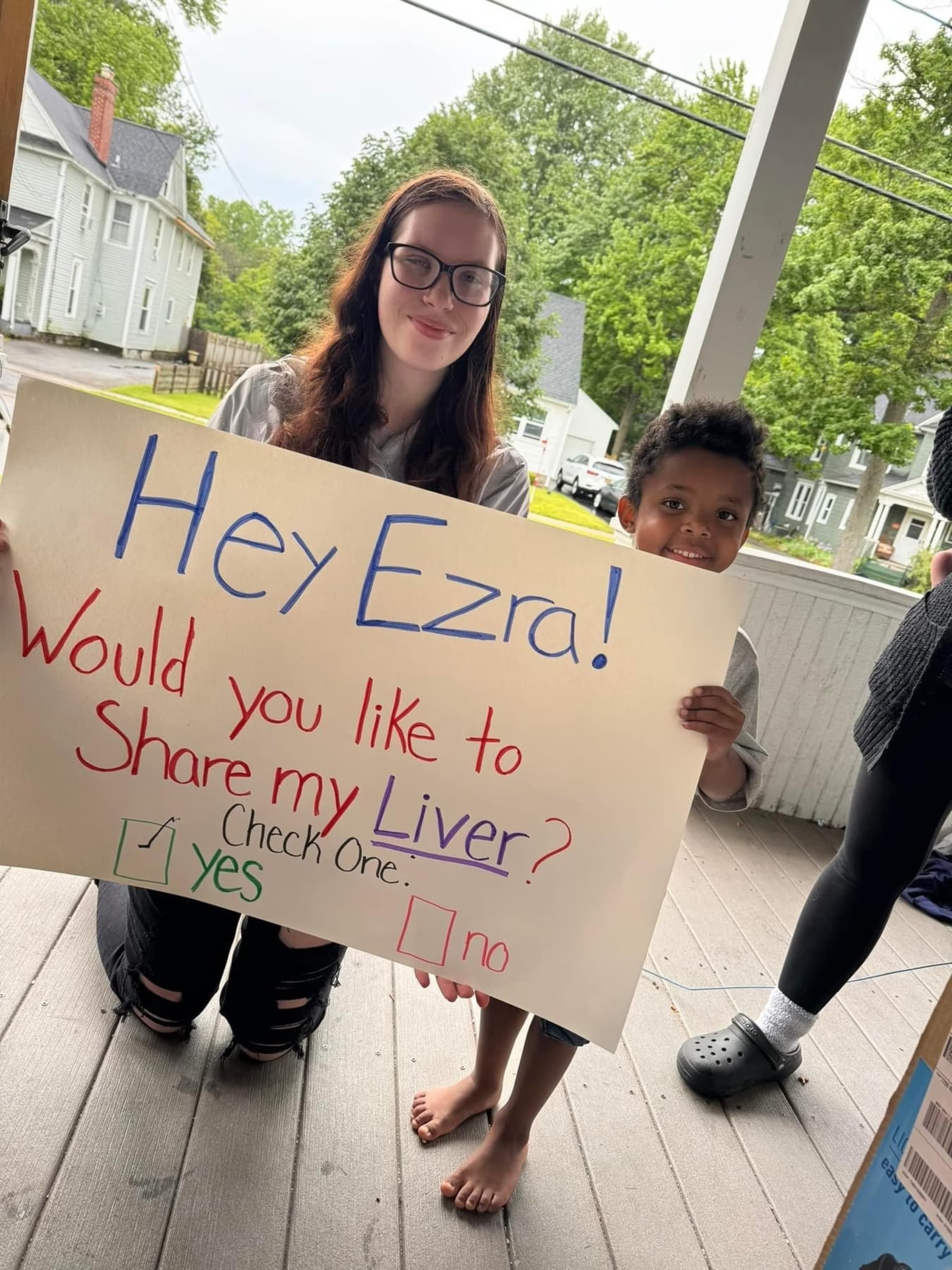 "موقف إنساني".. معلمة تتبرع بجزء من كبدها لتلميذها