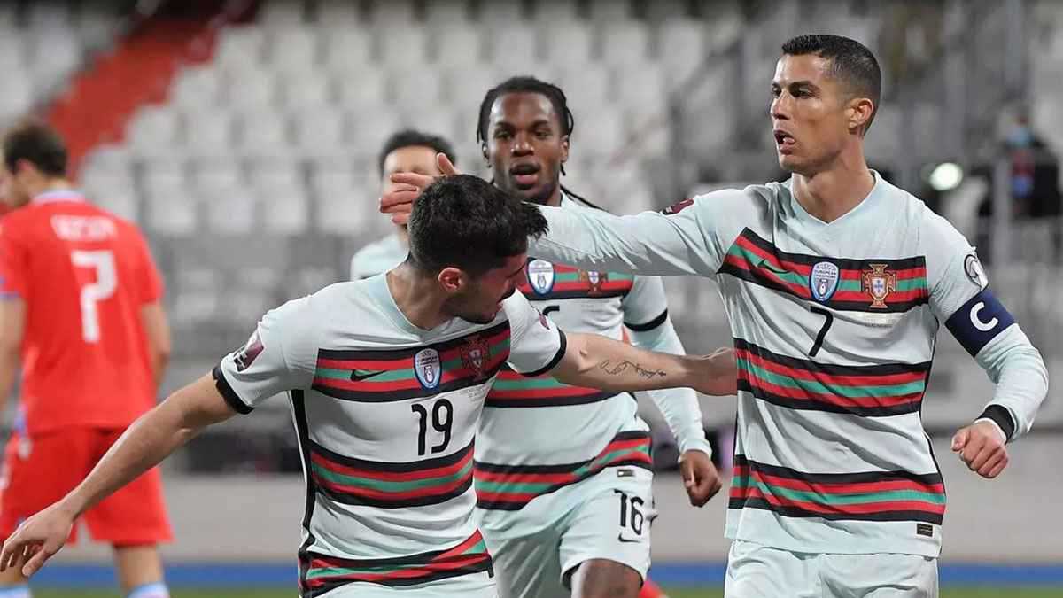 بسبب اختياره هدف كريستيانو رونالدو الأفضل.. نجم تشيلسي يسخر من نيتو (فيديو)