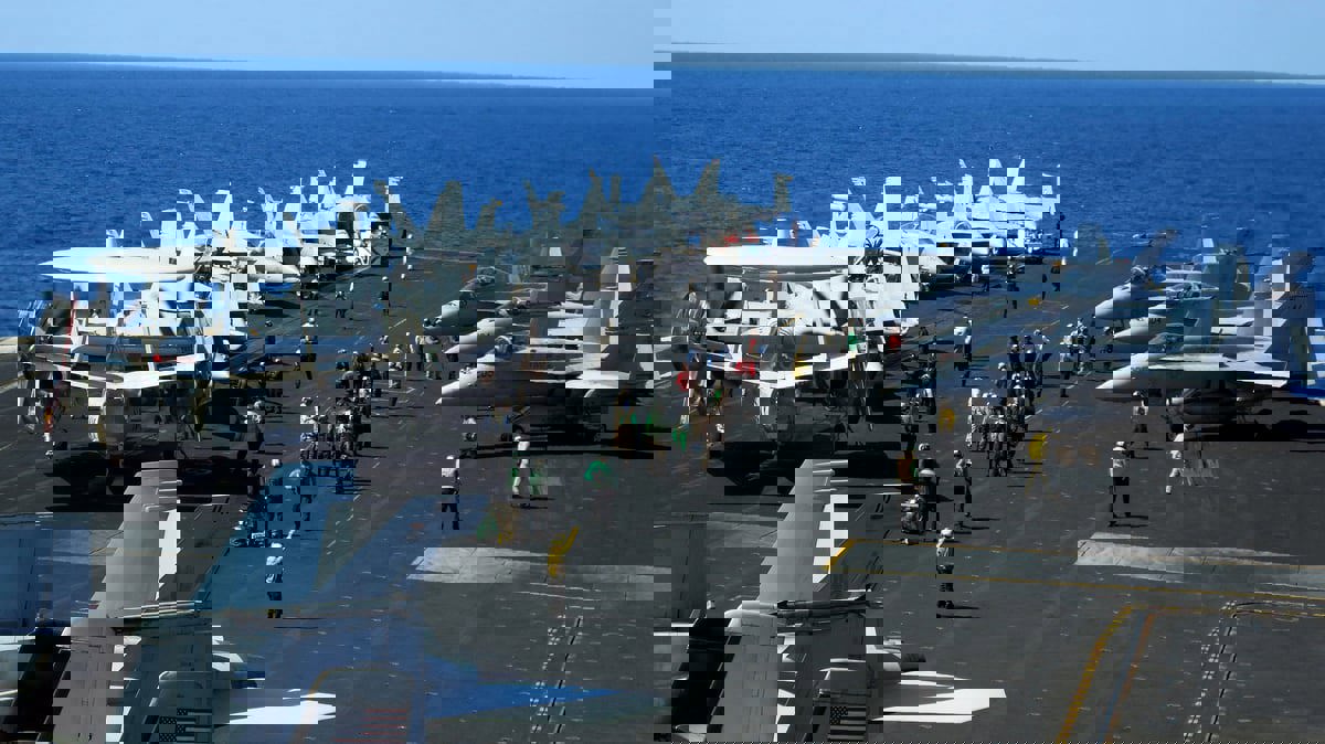 إيران: إرسال أمريكا حاملة طائرات وقاذفات للشرق الأوسط "حرب نفسية"