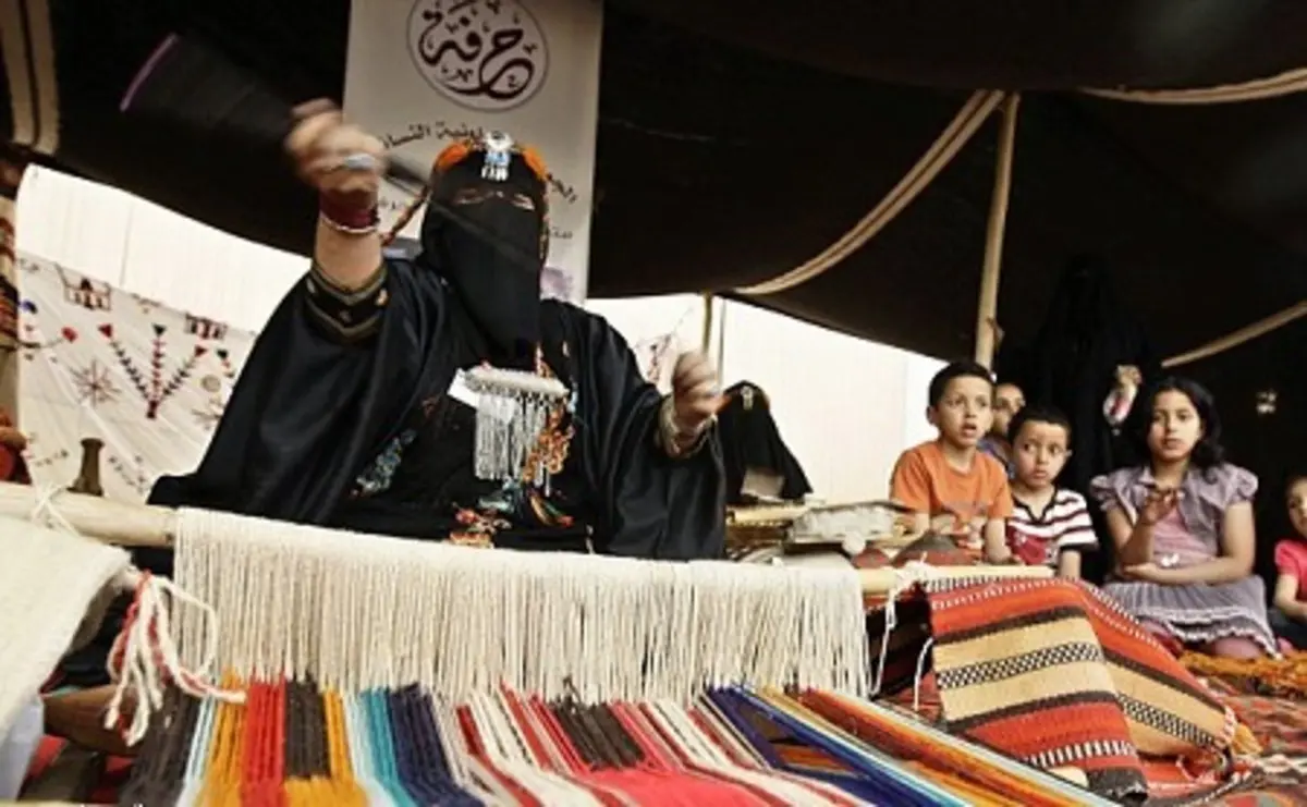 جمعية نسائية سعودية تحوّل الحرف اليدوية إلى مصدر ربح