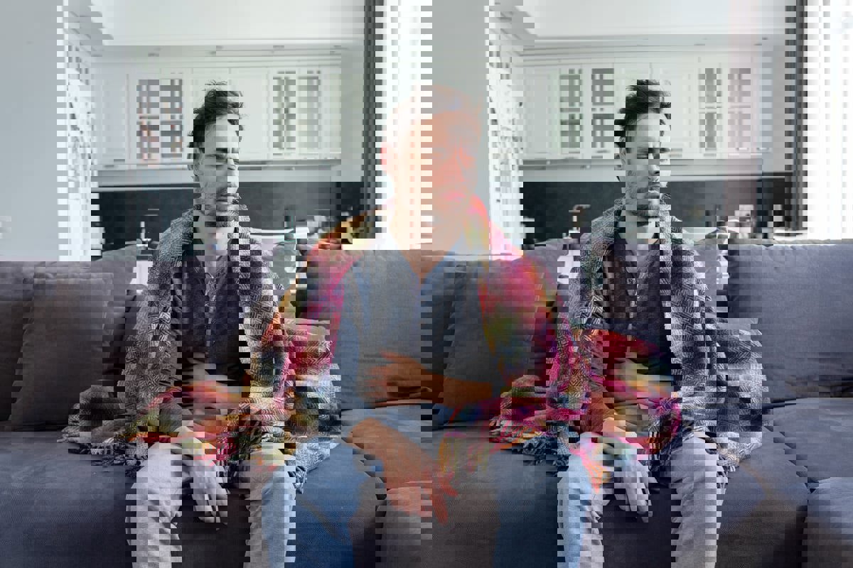 رغم الأكل من الصحن نفسه.. لماذا يصاب البعض بالتسمم الغذائي وآخرون لا؟