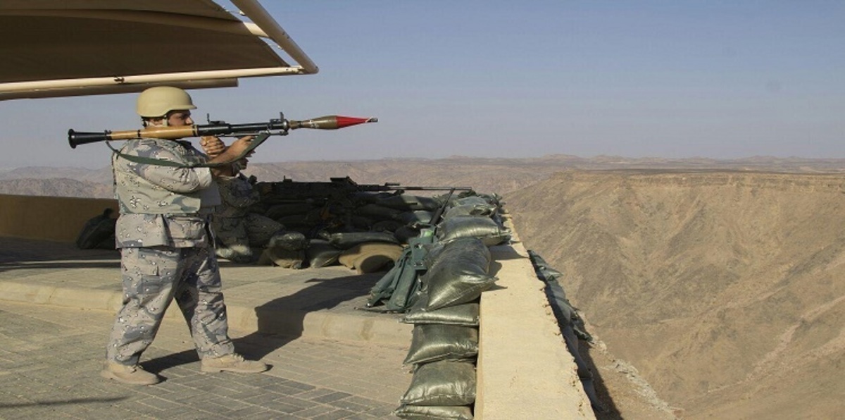 قذائف حوثية تعيد التوتر للحدود السعودية اليمنية