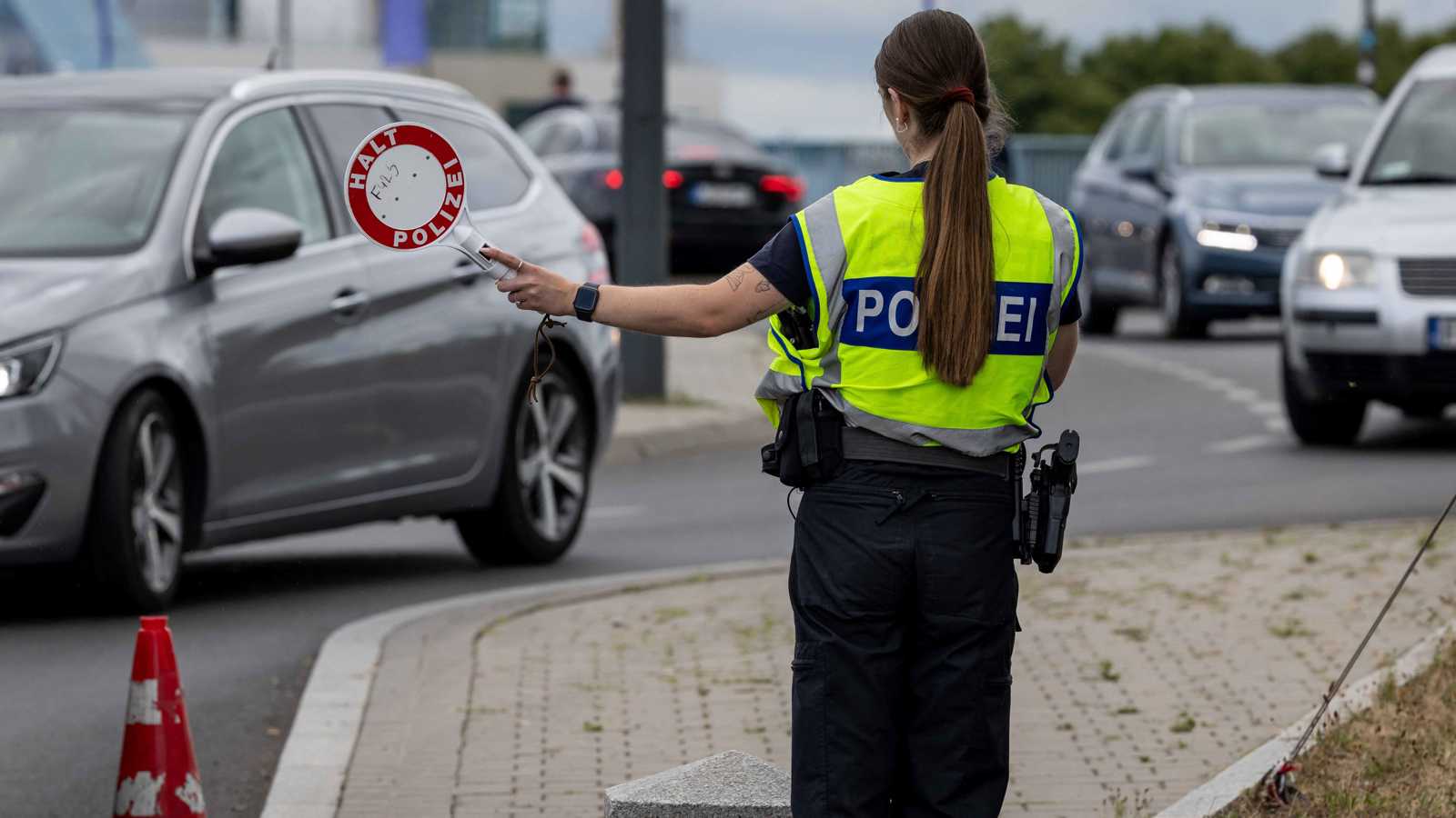 ألمانيا تعتقل 3 متهمين بالانتماء لجماعة "مواطنو الرايخ"