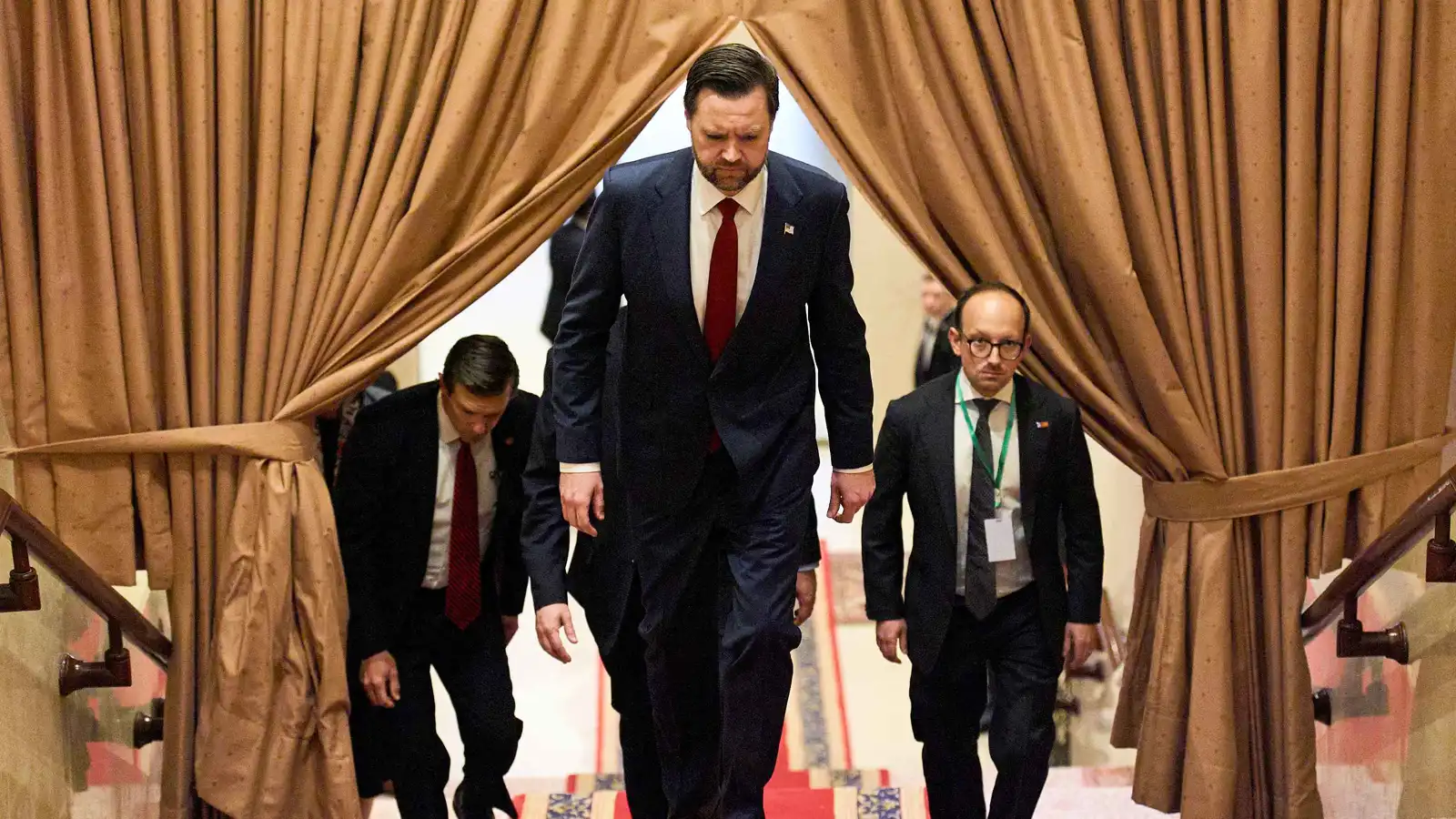 واشنطن ترفع الشروط.. هل تنتزع "الصفقة الكبرى" من طهران؟