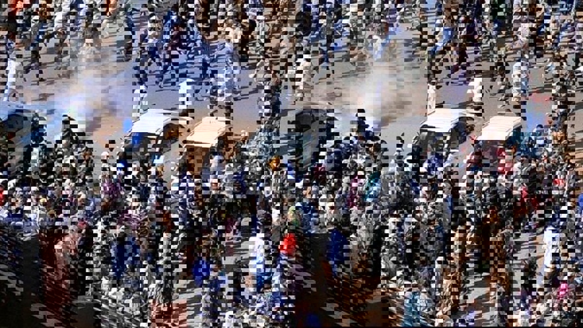 الشرطة السودانية تفرق مئات المحتجين في أم درمان بالغاز المسيل للدموع