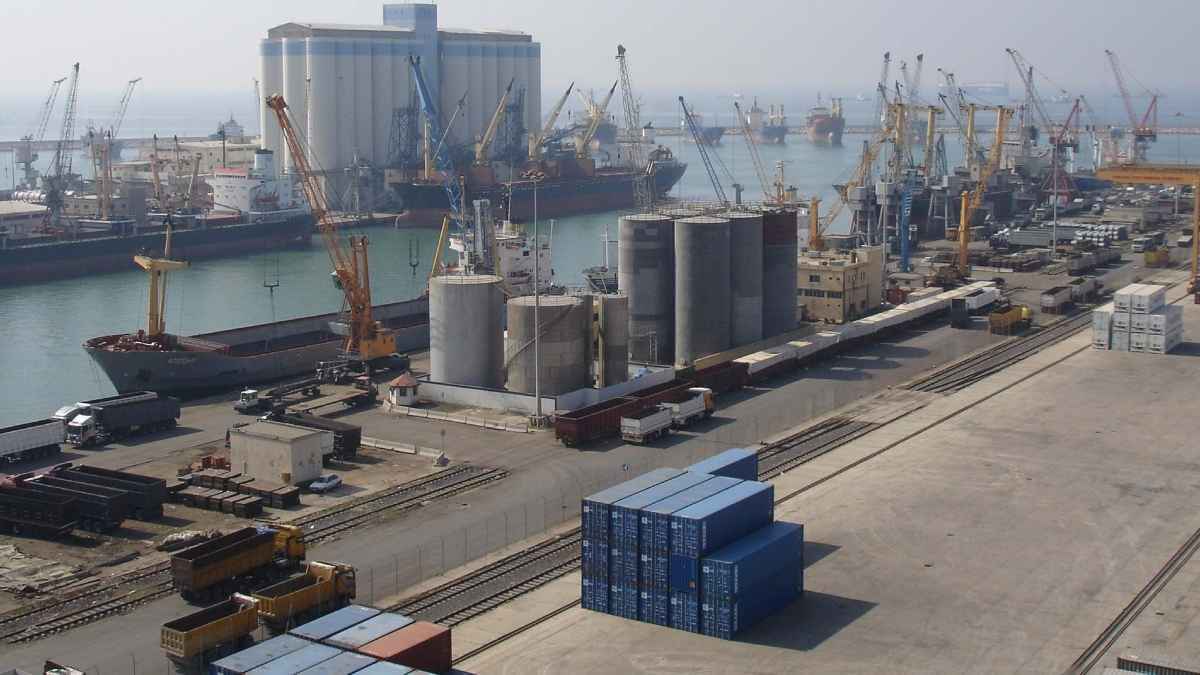 تحذيرات من "غضب روسي".. حكومة الشرع تلغي عقد استثمار مرفأ طرطوس