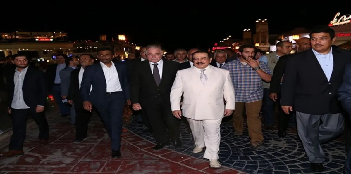 العاهل البحريني يتجوّل سائحًا في شرم الشيخ (صور)