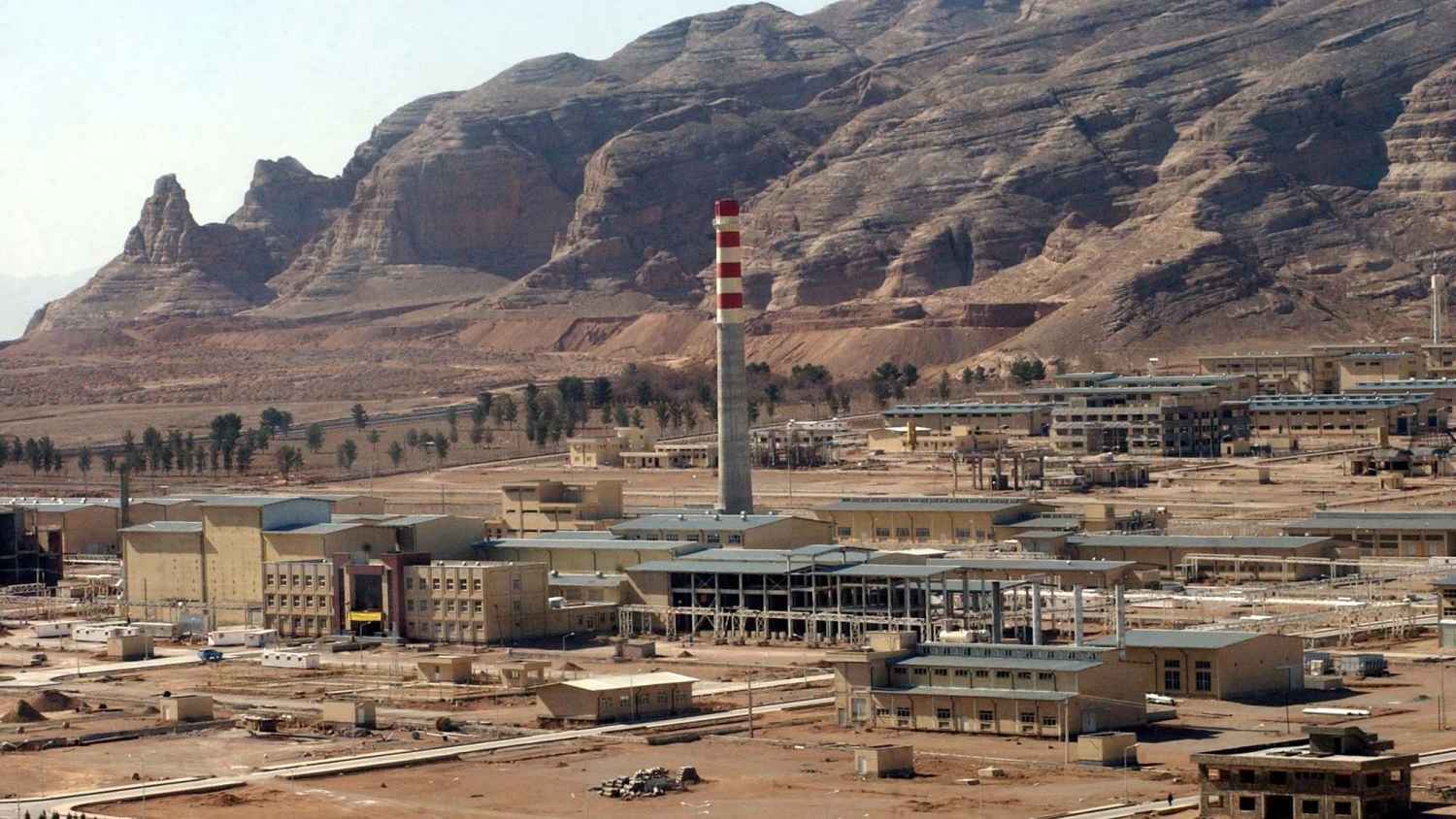 إيران تعلن استهداف موقع أصفهان النووي بغارة إسرائيلية (فيديو)