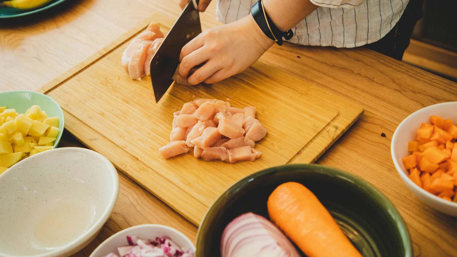 مدة حفظ الدجاج في الثلاجة.. دليلك لتخزين آمن