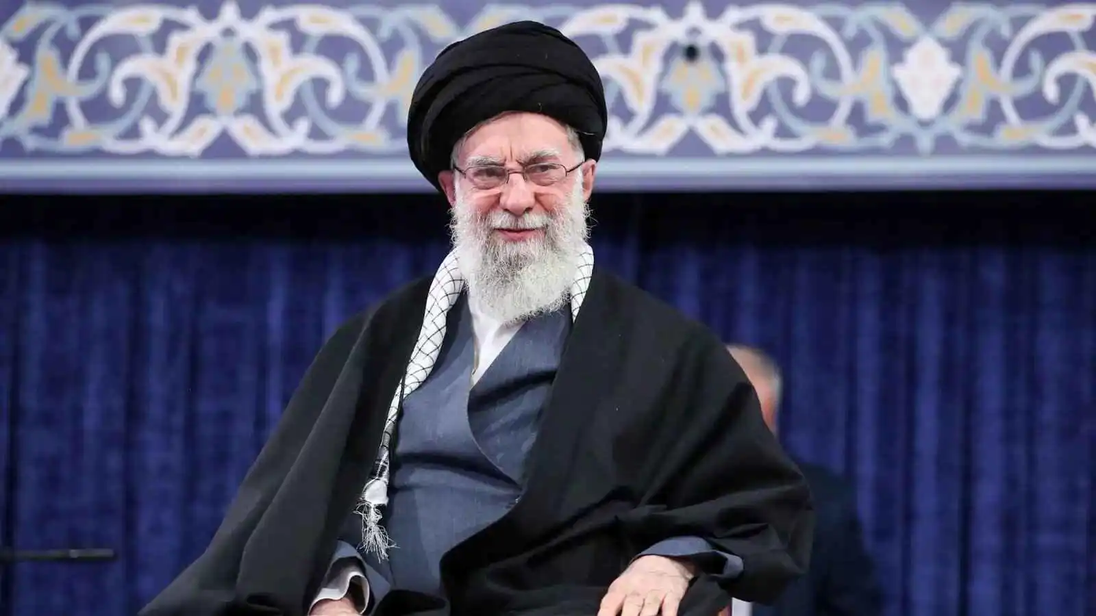 صدمة الضربة الأولى.. إسرائيل قتلت خامنئي و"حمائم التفاوض"