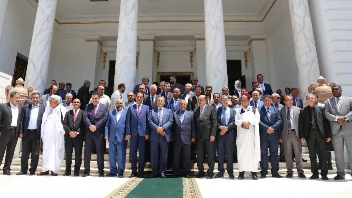 نواب ليبيا يتفقون في القاهرة على الإعداد لتشكيل حكومة جديدة