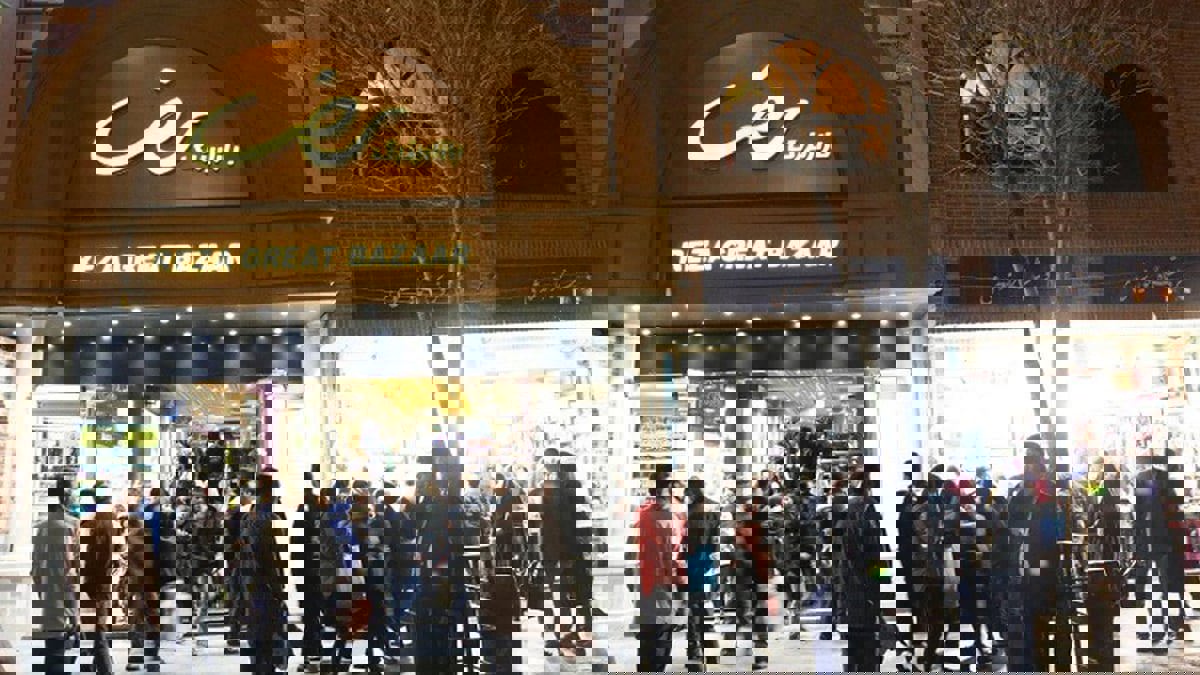 إيران.. تداول مقطع فيديو يتضمن شعارات مناهضة لخامنئي والخميني داخل سوق في مشهد