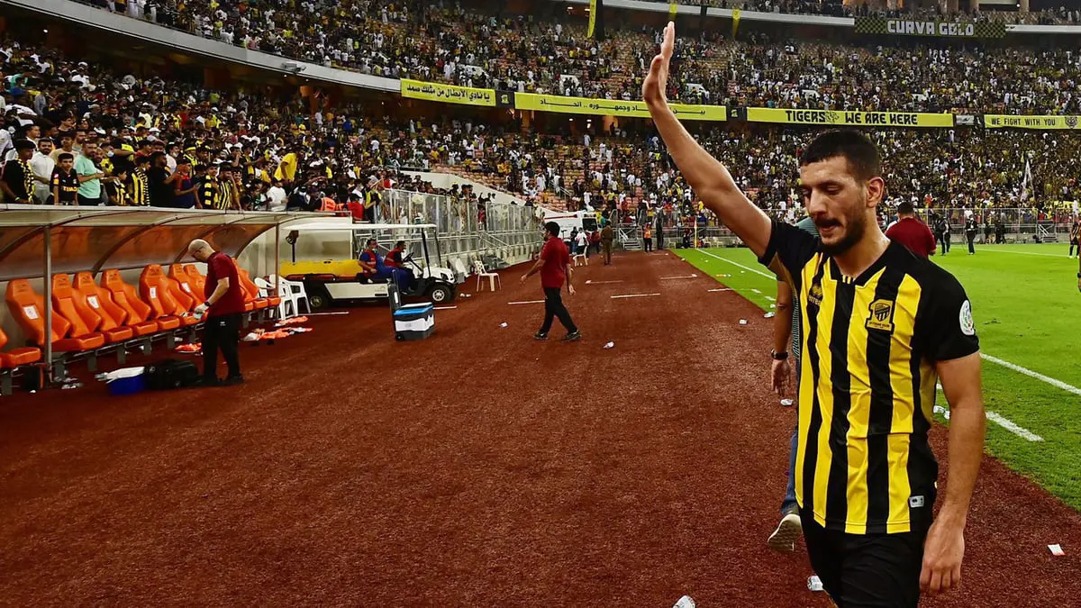 جماهير الاتحاد تطلق صيحات استهجان ضد عبدالإله المالكي.. ومشجع يطالب رينارد بعدم ضمه للمنتخب (فيديو)