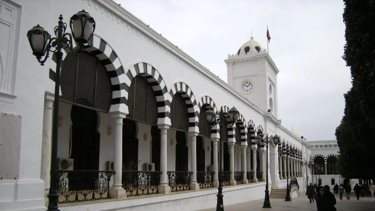 مؤشرات على انزلاق الاقتصاد التونسي إلى أزمة مالية