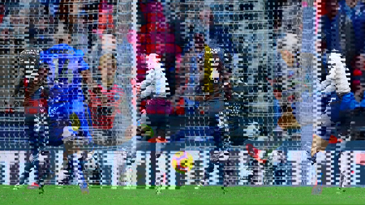 توتنهام يسقط ليستر سيتي ويعزز موقعه في المركز الثالث بالدوري الإنجليزي (فيديو)