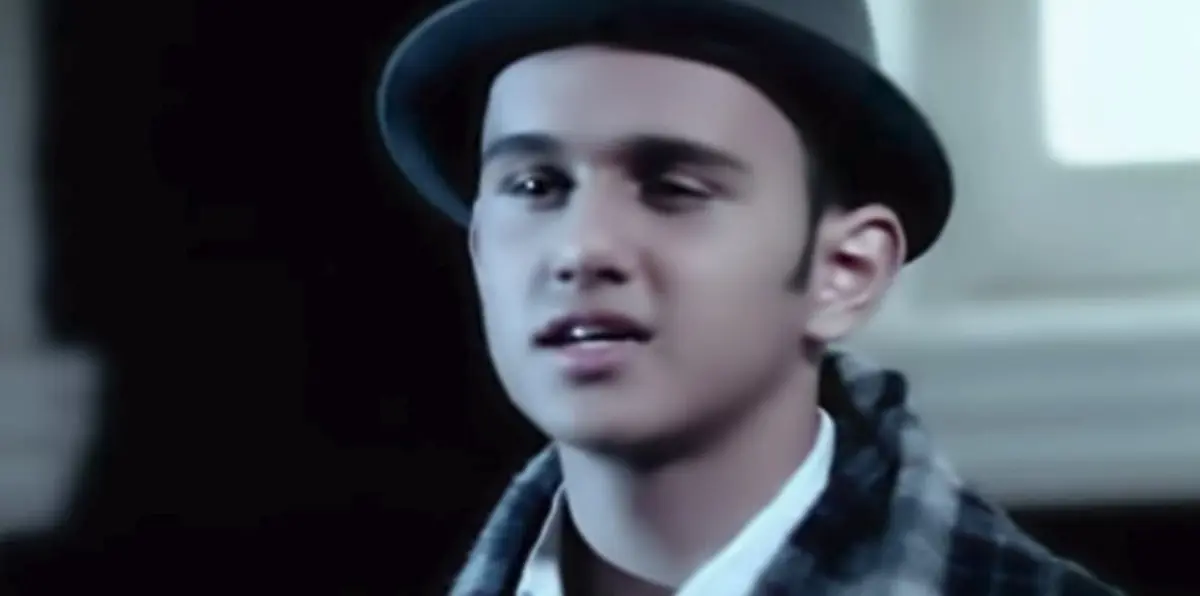 عباس إبراهيم يفاجئ السعوديين بعودته بأغنية لولي العهد (فيديو)