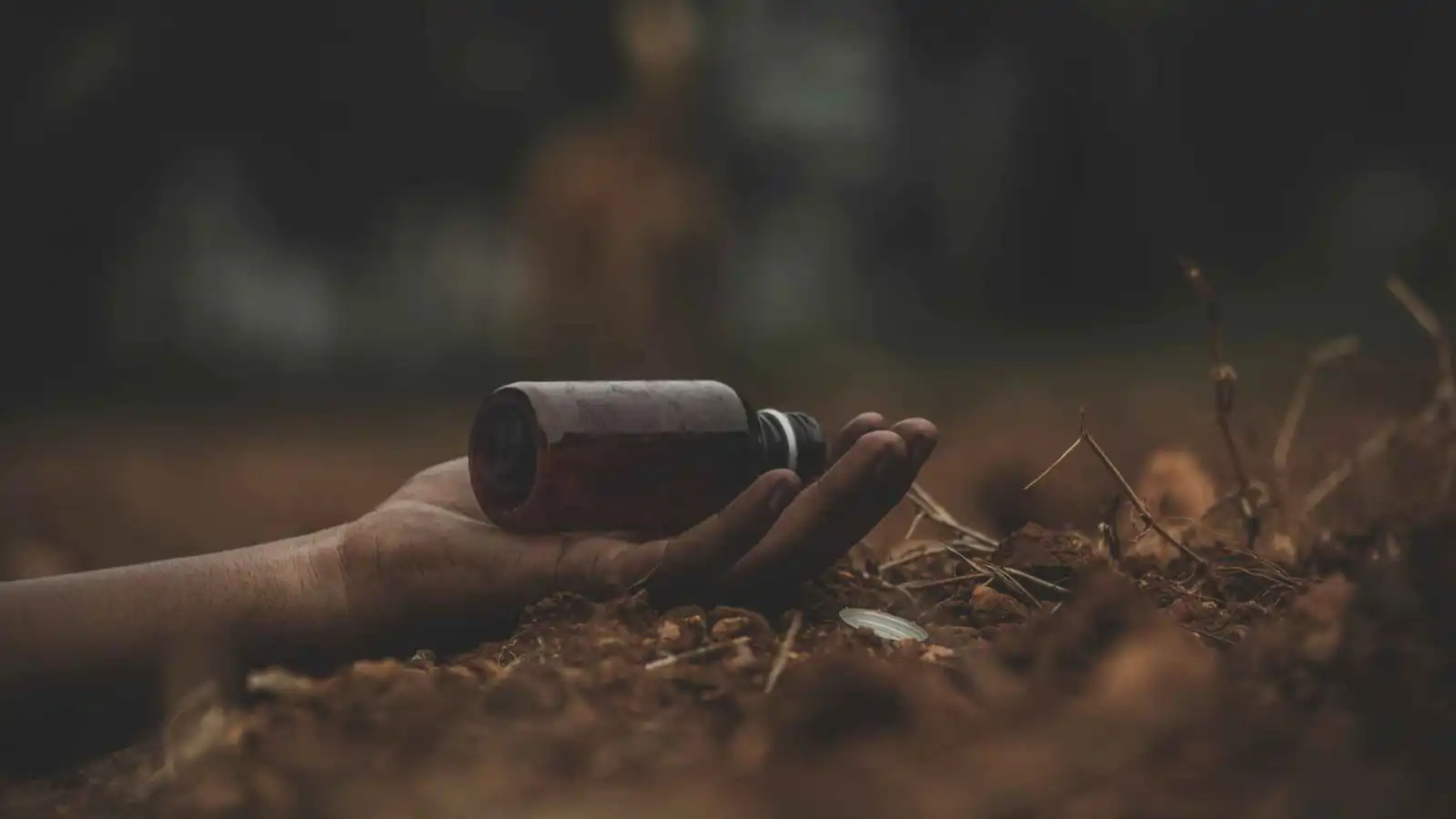 تحقيقات في وفيات مرتبطة بـ "مجموعات انتحار" تُباع عبر الإنترنت