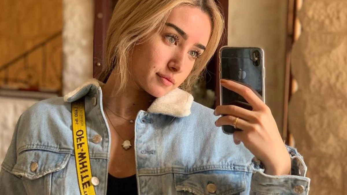 أول ظهور للفنانة المصرية هنا الزاهد بعد مرضها خلال شهر العسل 