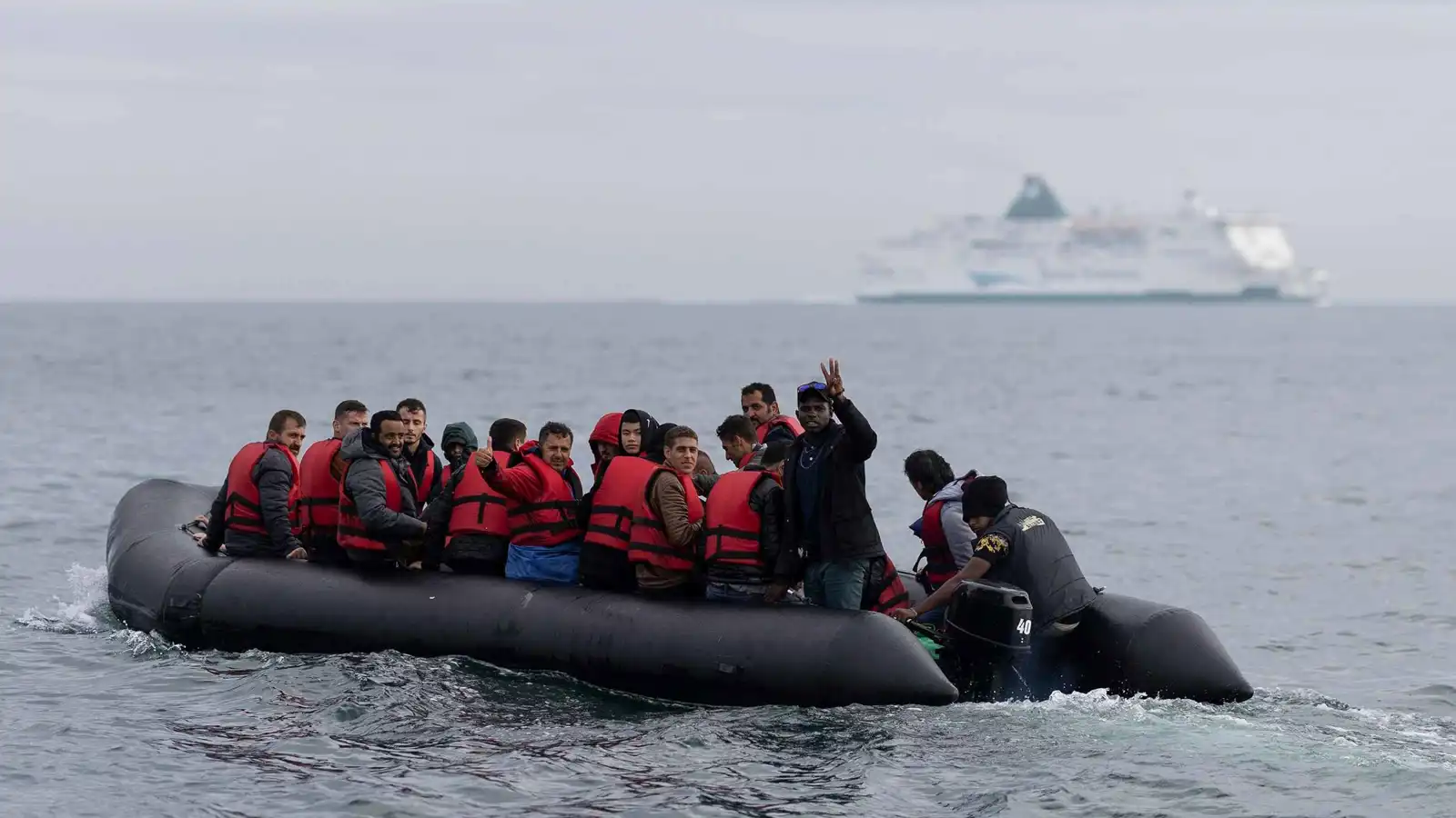 ‎⁩ 78مليون يورو ثمن "المانش".. هل تُبتز باريس ولندن بالمهاجرين؟