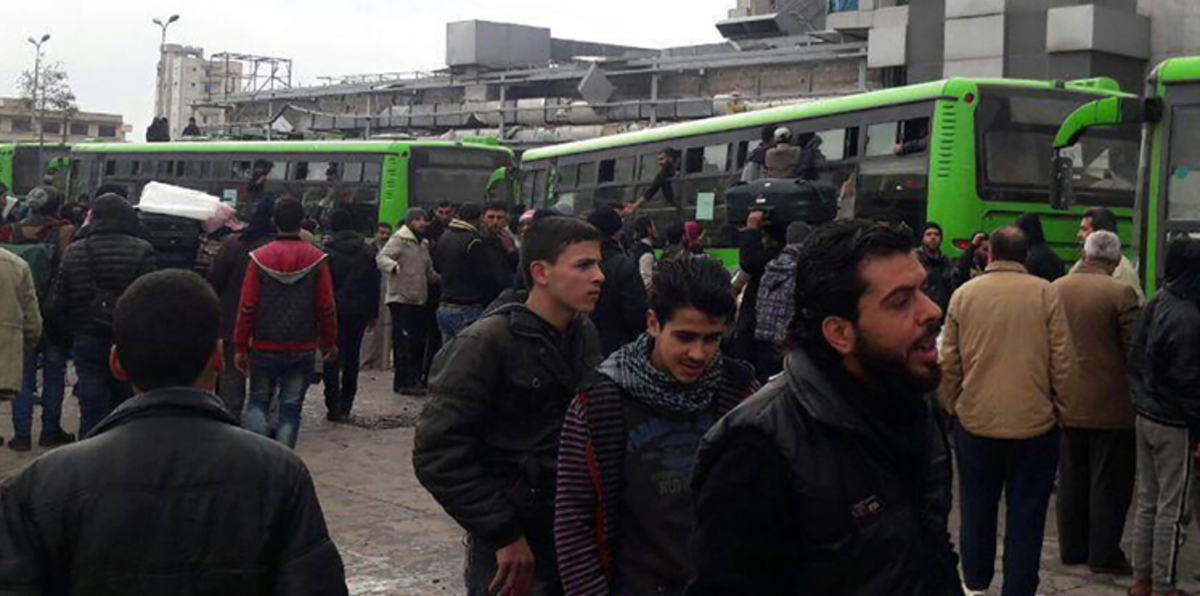 بدء خروج الدفعة الثانية من مسلحي حي الوعر في حمص باتجاه ريف حلب