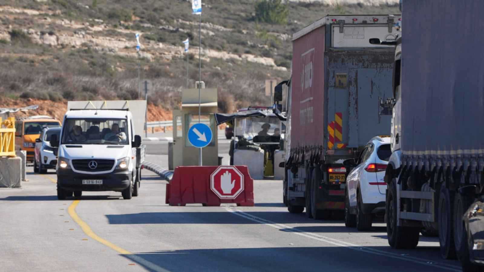 إصابة إسرائيلية بعملية دهس قرب حاجز عسكري في القدس