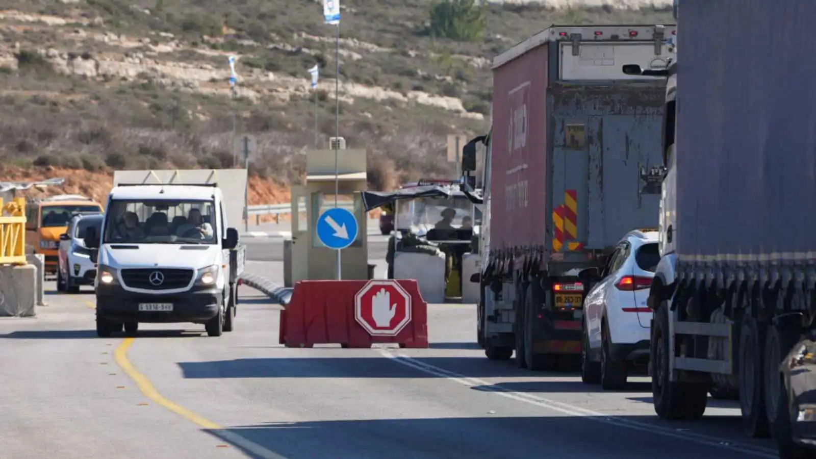 إصابة إسرائيلية بعملية دهس قرب حاجز عسكري في القدس