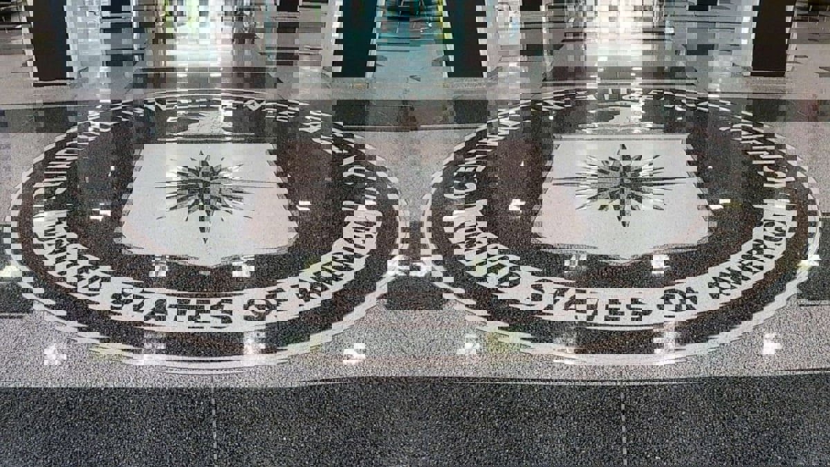 "التايمز":  الاستخبارات الأمريكية جندت عالم أسلحة كيميائية سوريا 14 عاما