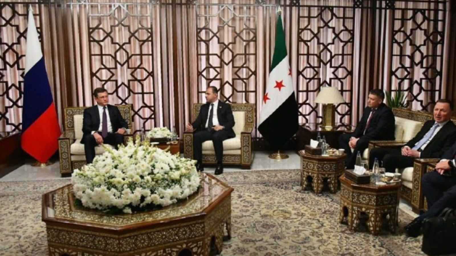 زيارة رفيعة بتوقيت حساس.. ماذا يفعل الوفد الروسي في دمشق؟