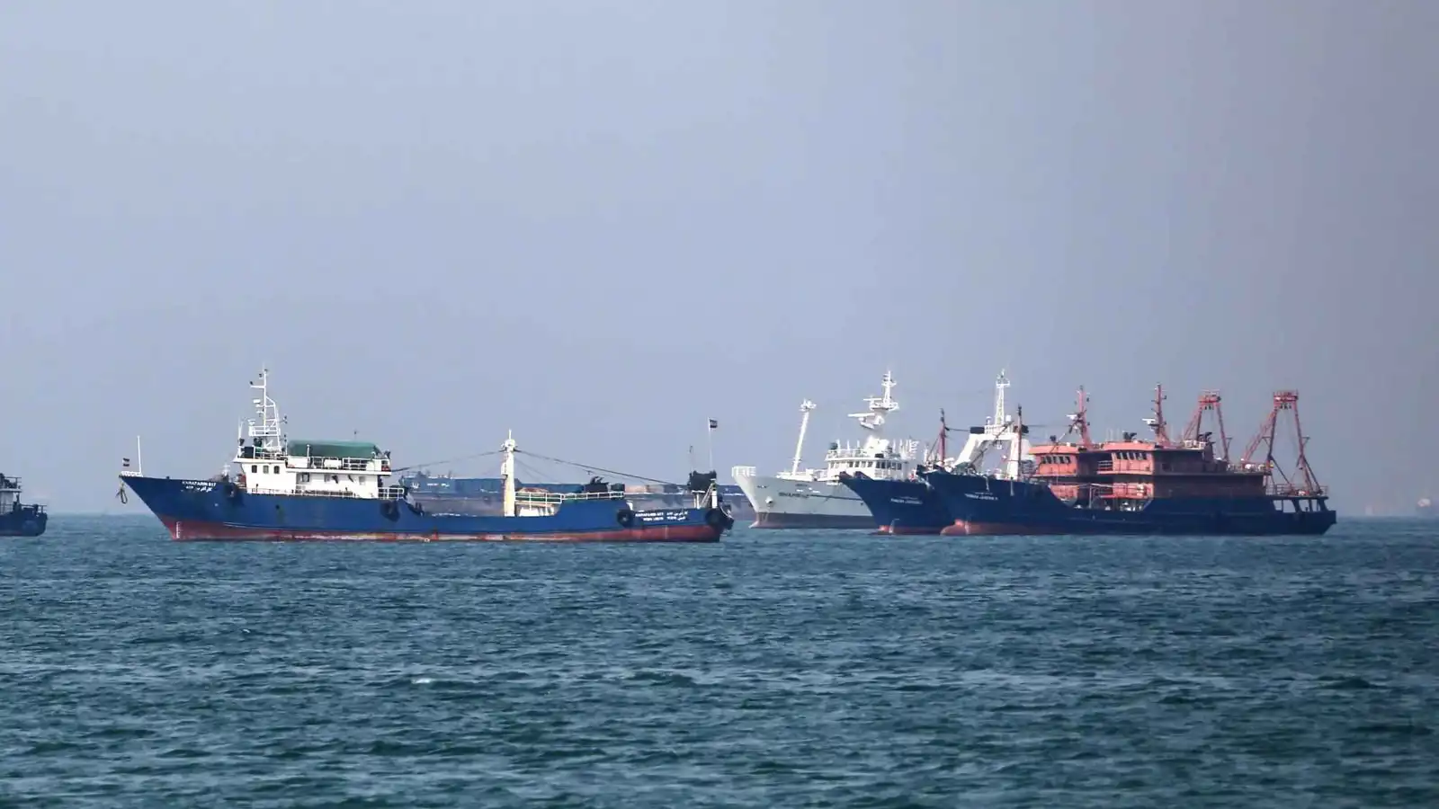 ستارمر وترامب يبحثان خطة لإعادة الملاحة في مضيق هرمز