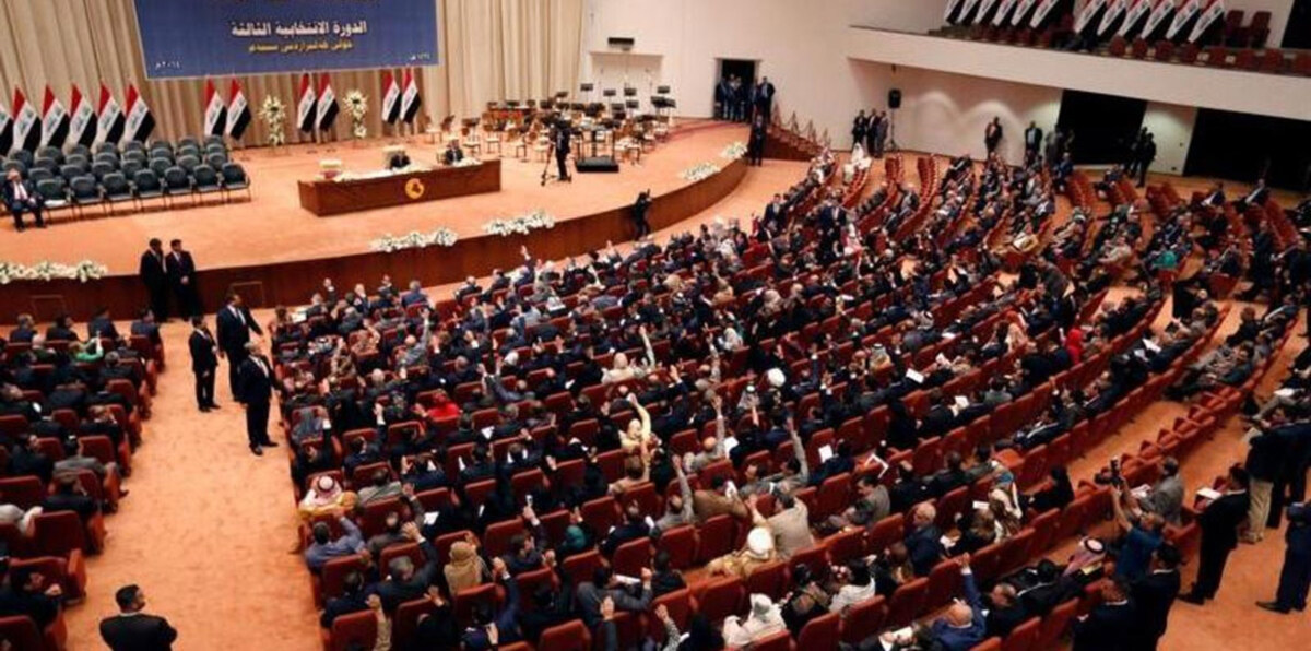 رغم الاحتجاجات المشتعلة.. العراق يبدأ صرف رواتب تقاعدية لأعضاء البرلمان السابقين