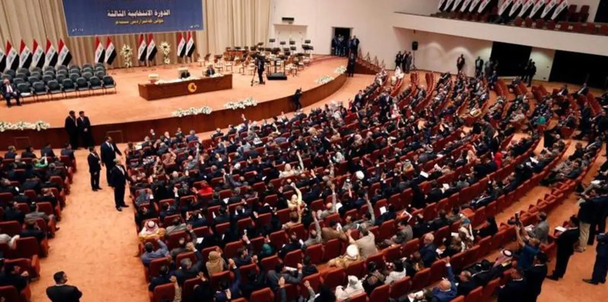 رغم الاحتجاجات المشتعلة.. العراق يبدأ صرف رواتب تقاعدية لأعضاء البرلمان السابقين