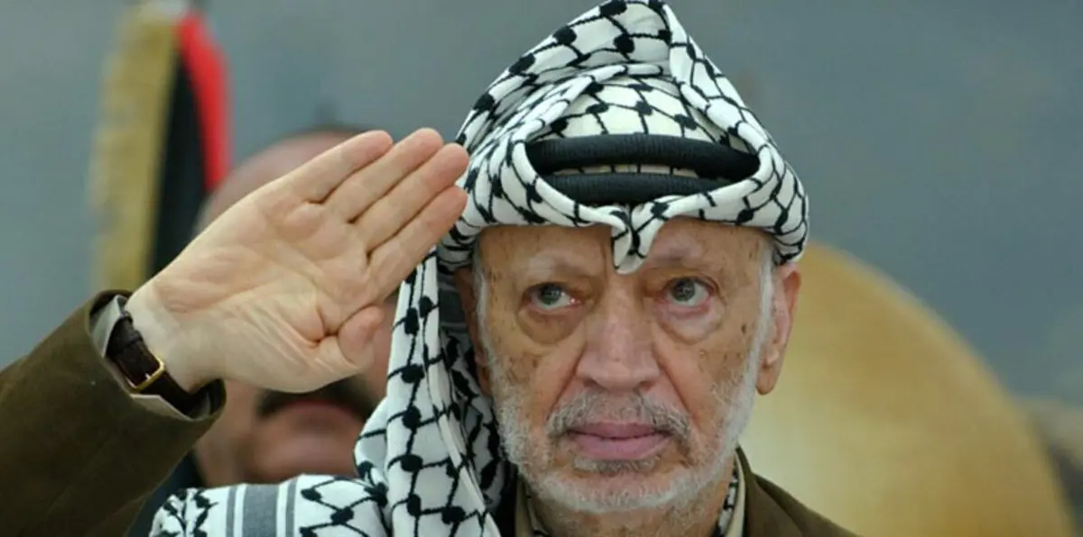 'تسميم' ياسر عرفات… هروب إلى أمام