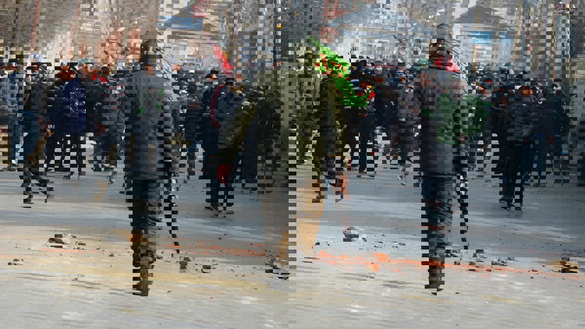 إيران.. مطالبات بالإفراج عن عالم دين سني اعتقل لانتقاده قمع الاحتجاجات