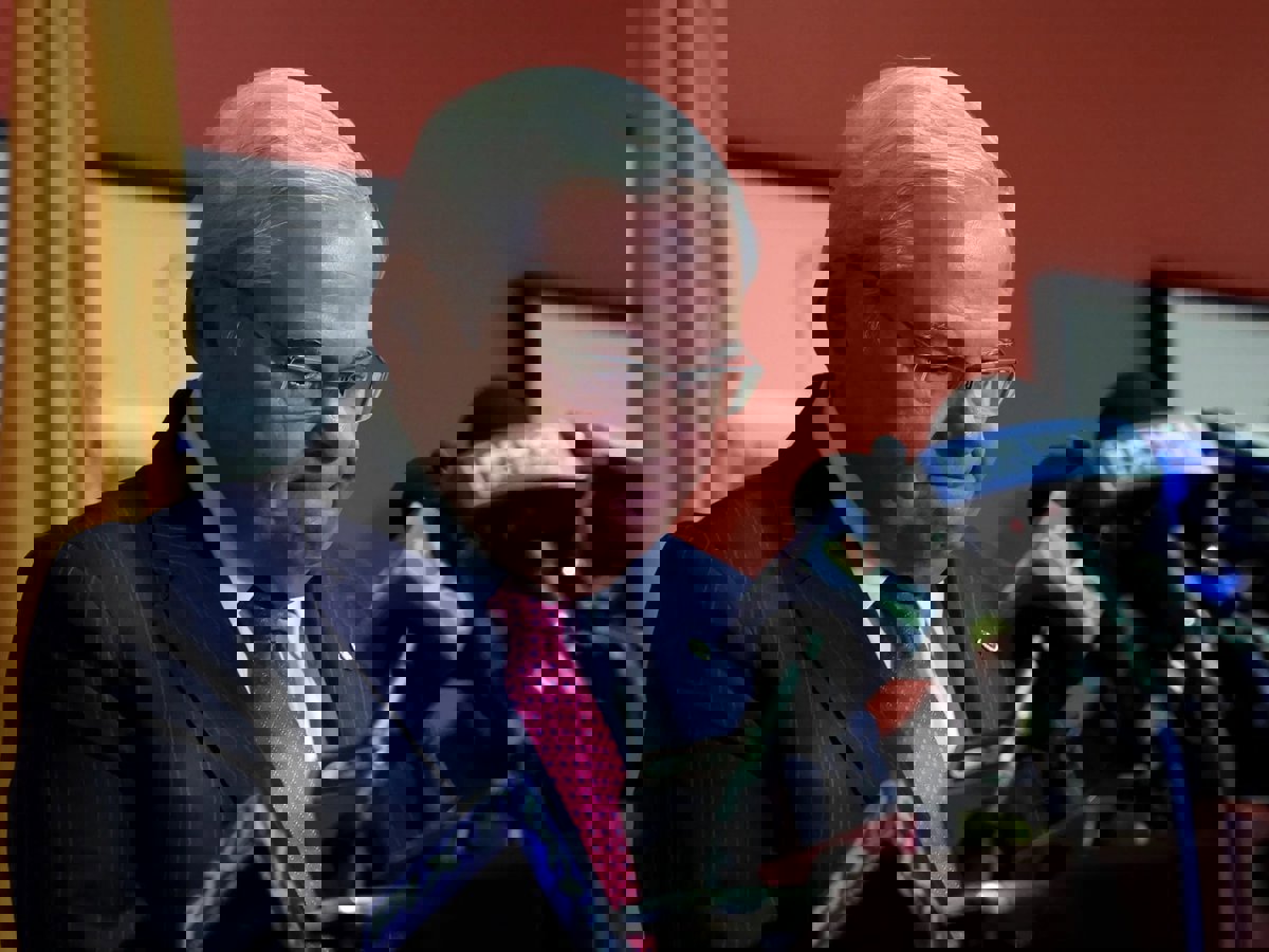 تهدد مستقبله السياسي.. بدء التحضير لمحاكمة السناتور الأمريكي مينينديز