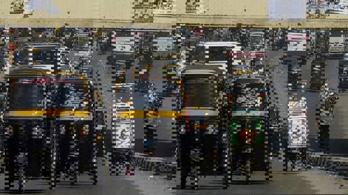 رسميا.. مصر تمنع استيراد مكونات "التوك توك"