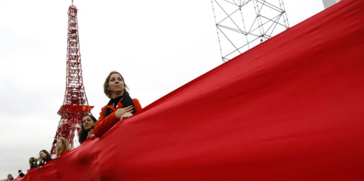 قمة المناخ تعتمد "اتفاقا تاريخيا" وأوباما يعتبره "حدثا هائلا"