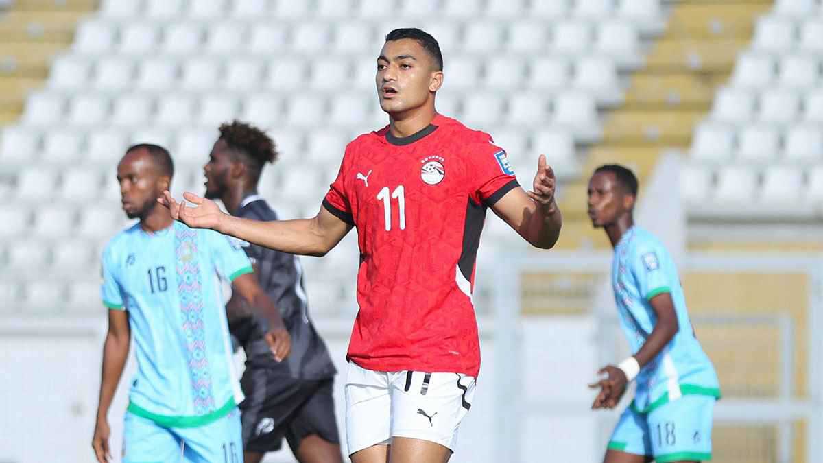 سقوط مخيف لمصطفى محمد أثناء احتفالات منتخب مصر (فيديو)