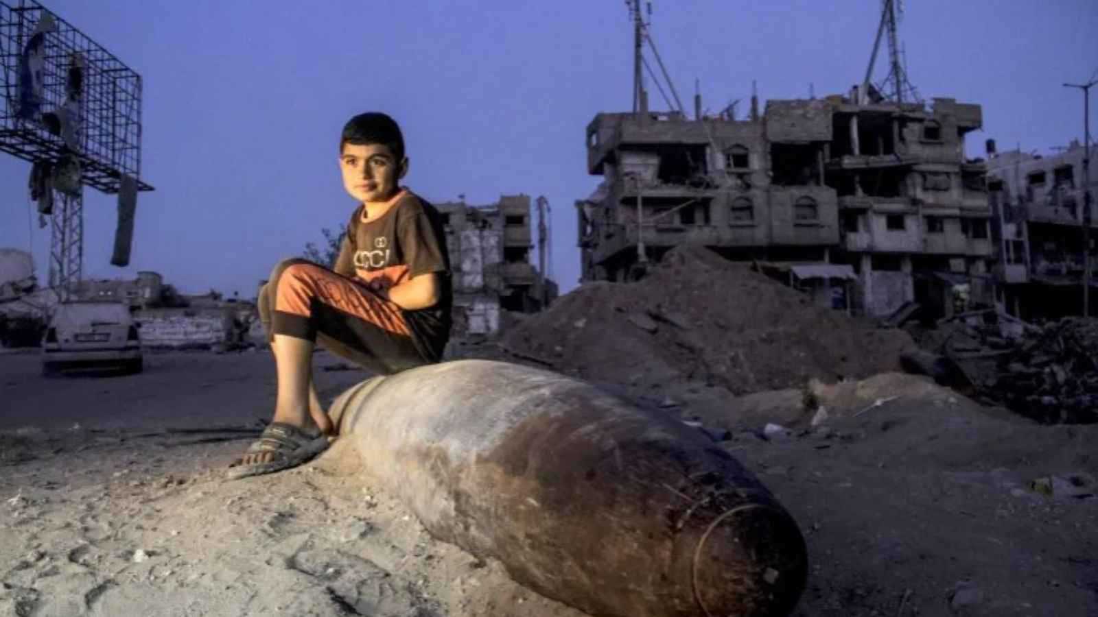 بعد الحرب الإسرائيلية.. تحذيرات من انفجار أجسام مشبوهة في غزة