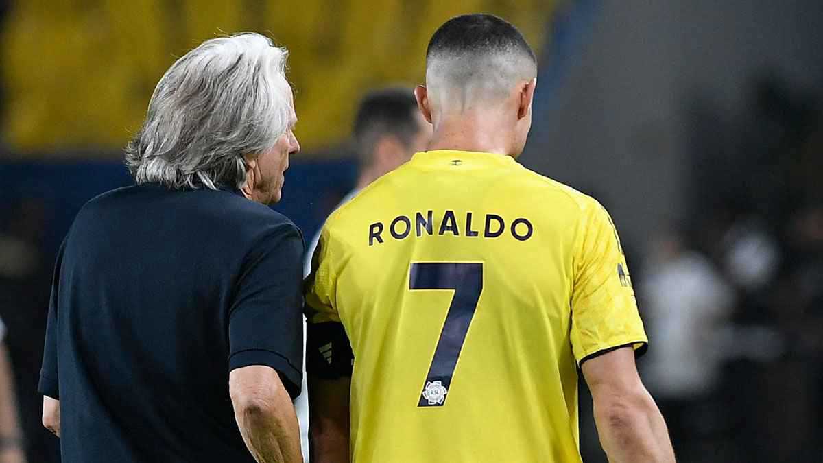 كيف أنقذ كريستيانو رونالدو مدربه جيسوس؟ (فيديو)